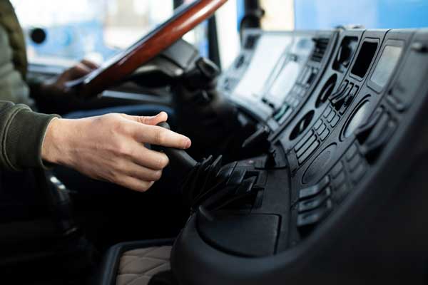 Bonne position de conduite camion