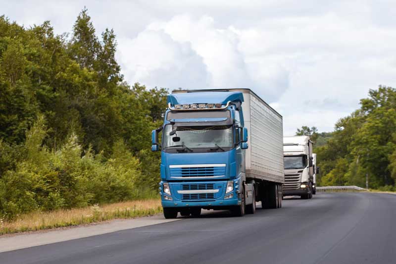 Camions poids lourd sur route